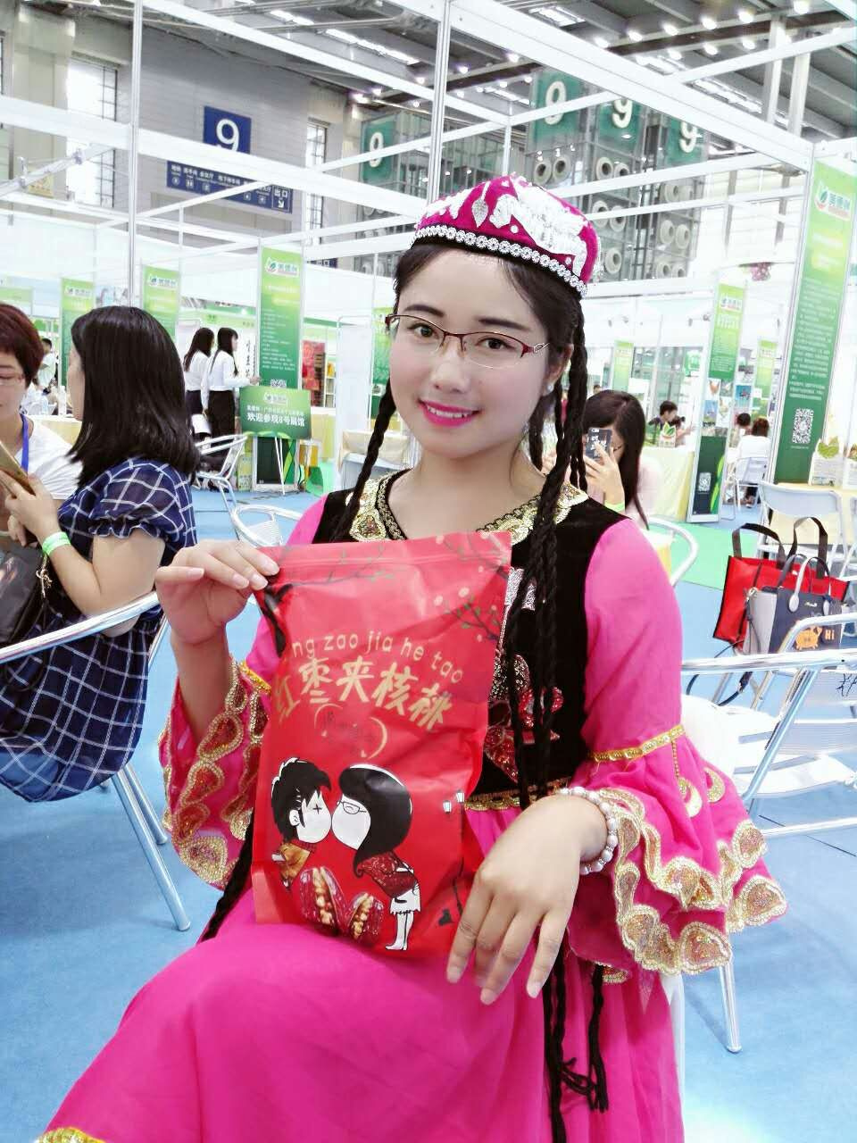 新疆枣妹子参加深圳绿博会