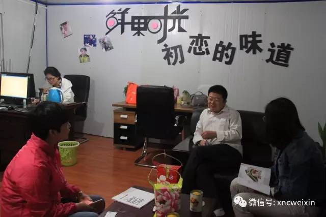 记者在武妍彦的办公室听她讲创业的故事
